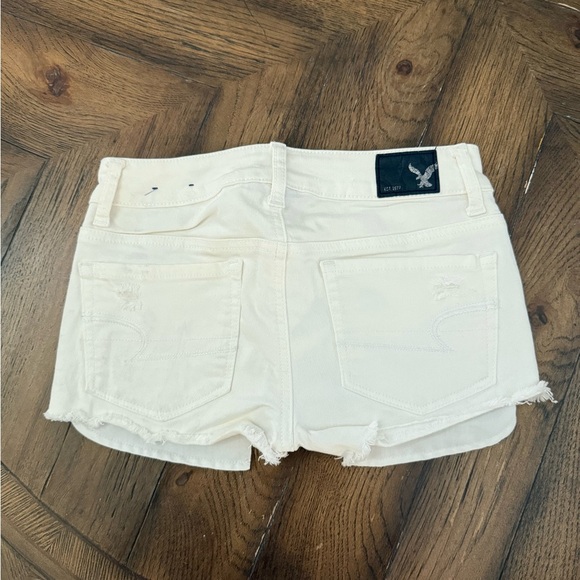 American Eagle  Cream Women's Shorts Size 00 - Picture 2 of 3